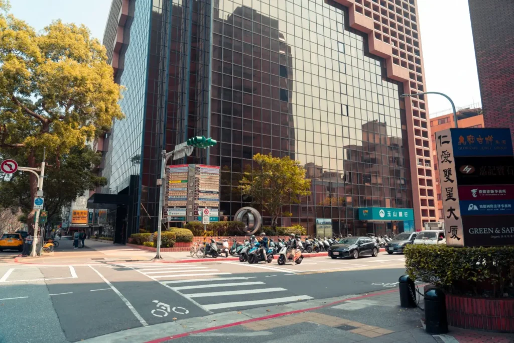 夏萬浪涉不實核銷建設費降保後限制出境出海