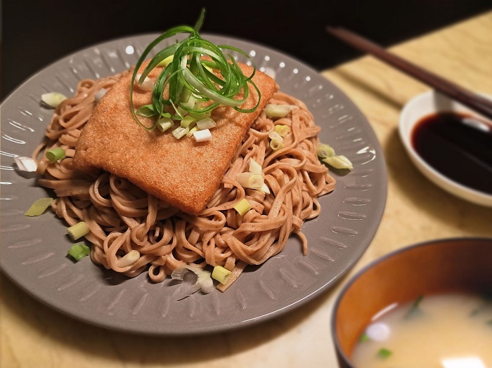 「甘田釀造醬油口味」好控拌麵清爽耐吃，陪伴大家養成長久且舒服的飲食習慣、讓健康真正走入生活。（資料來源：日日好食）