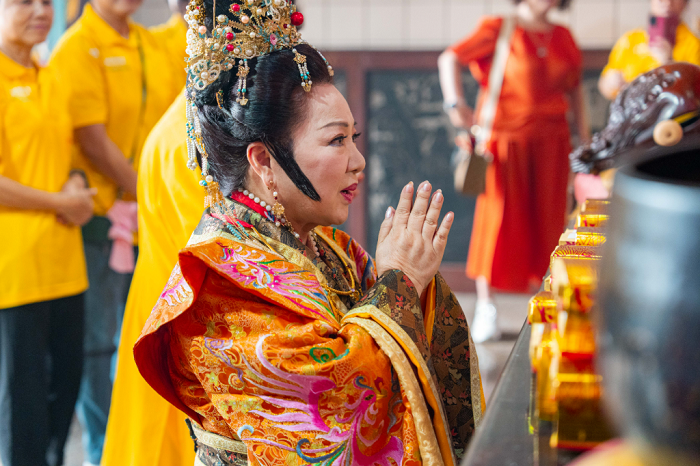 白冰冰首演地母娘娘遇神奇巧合!化妝師驚喊「地母娘娘來了」 黑狗也現身。(圖:三立)