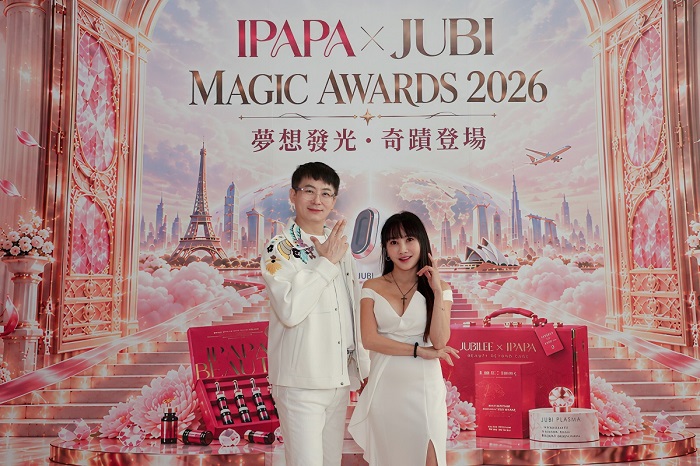 「財富女神」王宥忻（右）復婚破鏡重圓同框老公翁承旭。（圖：IPAPA）